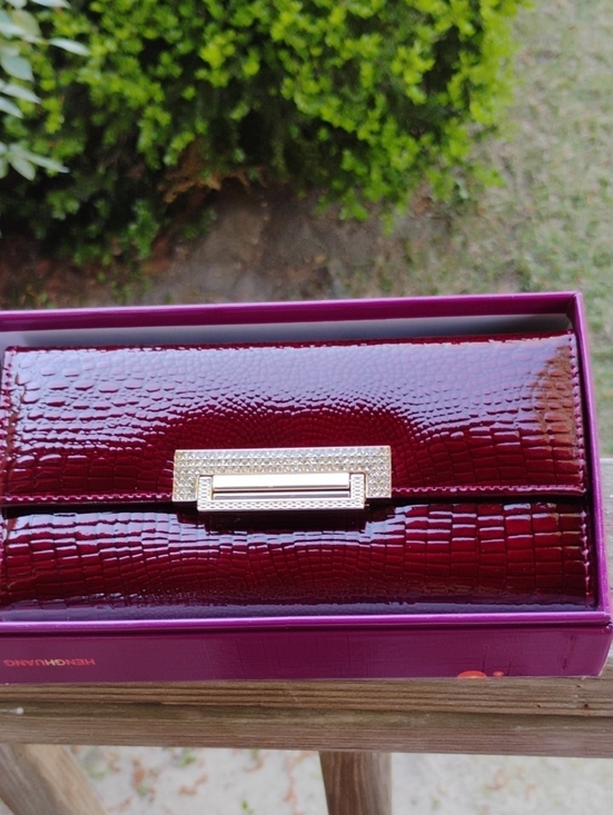 Handbags - Women’s Patent Leather Croc-Embossed Wallet Clutch in Burgundy